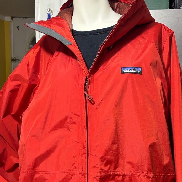 Patagonia Men's Vibrant Red Raincoat - Picture 2 of 13